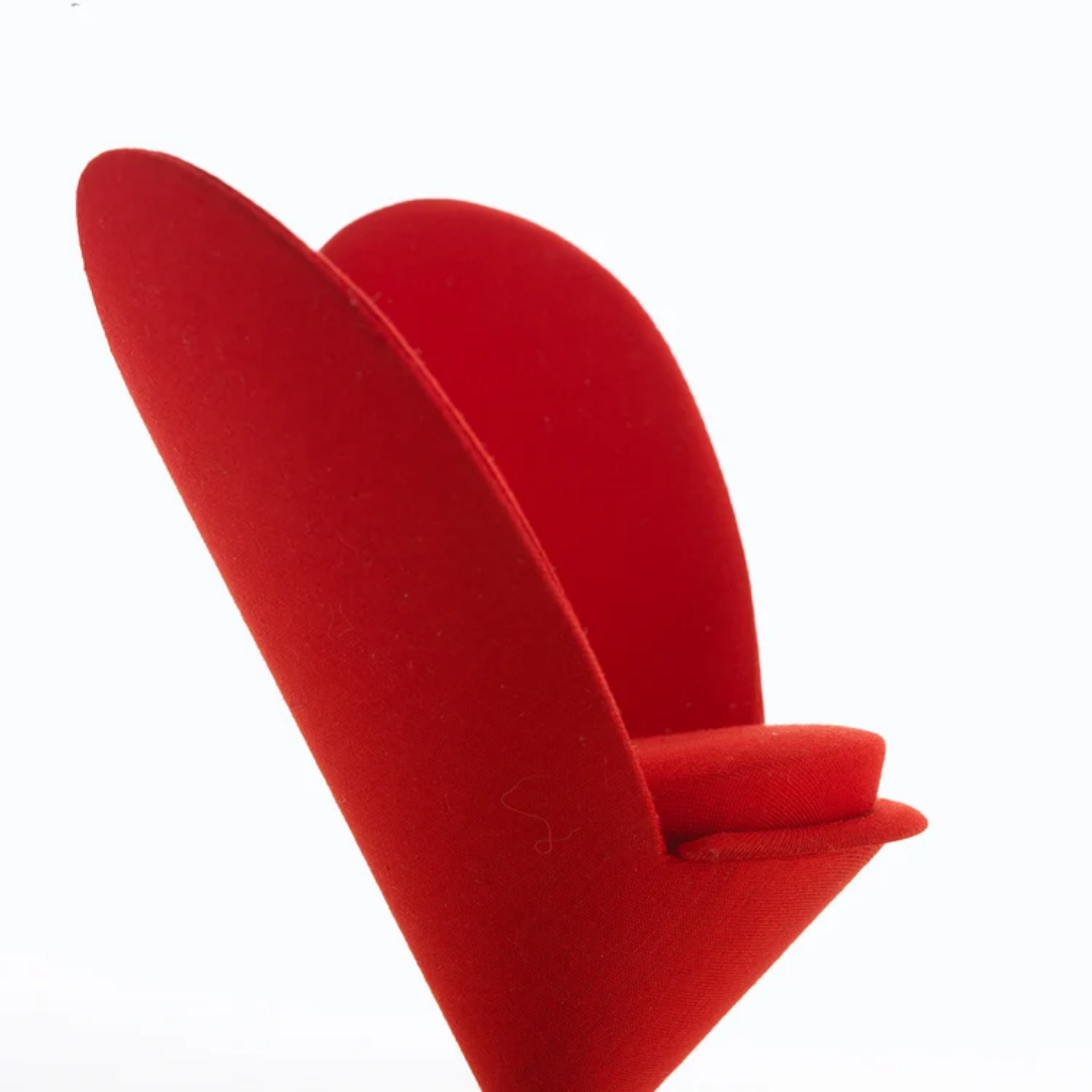 Miniatura Heart-Shaped Cone Chair