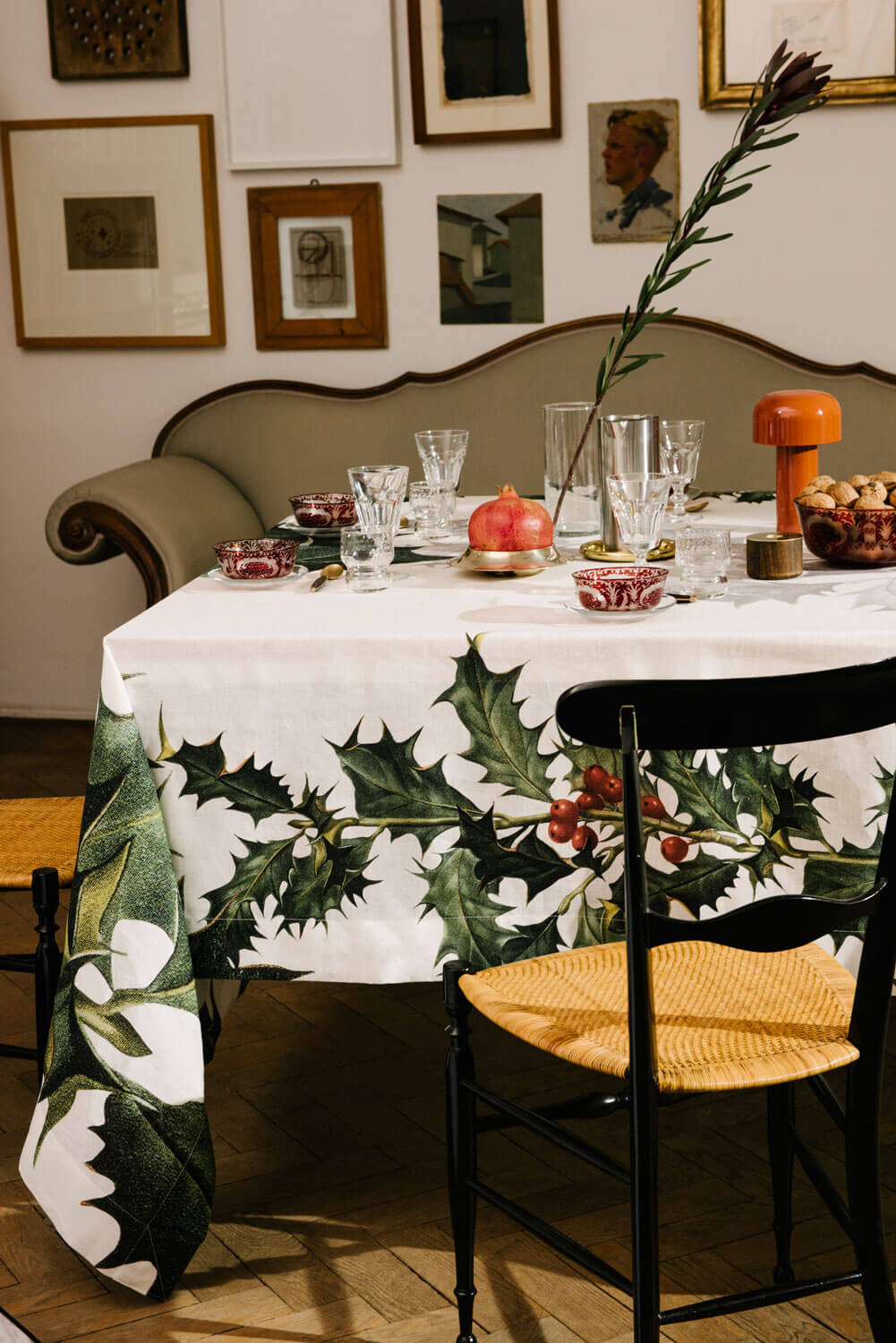 Tablecloth with Holly